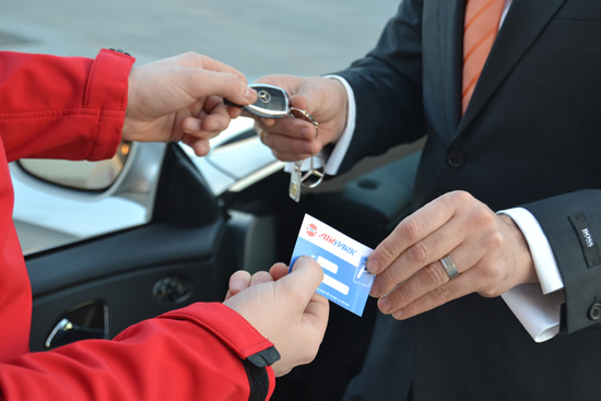 Imagen entrega del cliente las llaves al chofer